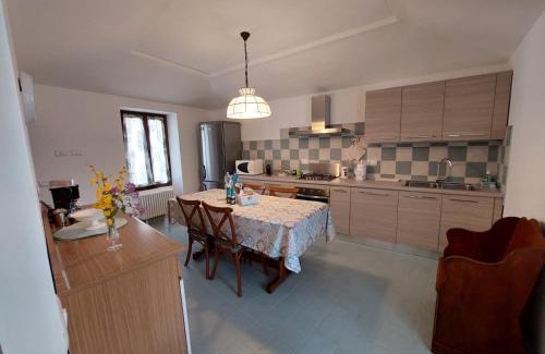 Dumenza Apartment | Child-Friendly Retreat at Casa Sassello - Appartamento Menta