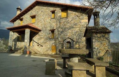 Fuendecampo Apartment | Casa Sastre: 4-Star Family-Friendly Retreat Awaits You