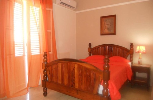 Plaza de la Revolucion House | Family-Friendly Escape at Casa Saulo's with Breakfast Included