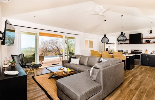Brasilito House | Oceanfront 3 Bedroom Home with Pool and Spa, Rated 9.8/10