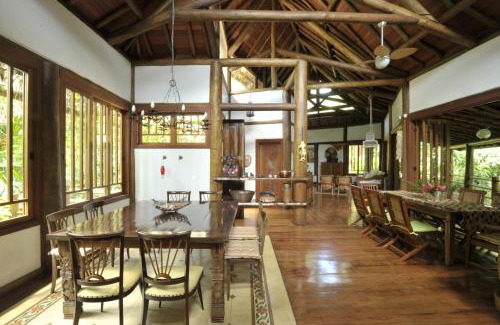 Camburi House | Experience Casa Sertão de Camburi: Ocean Views & Hot Tub