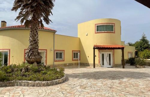 Obidos Villa | Relax at Casa Shally: Oceanfront, Pet-Friendly Retreat