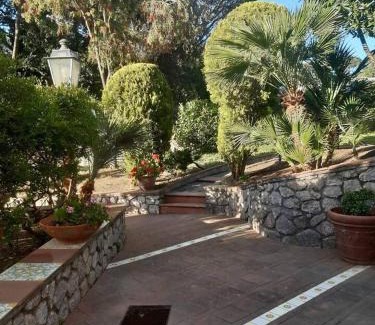 Tiberio Apartment | Casa Silvana 2 Casa con giardino by ItaliaHost