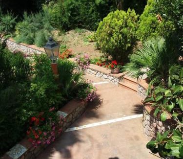 Tiberio Apartment | Casa Silvana 2 Casa con giardino by ItaliaHost