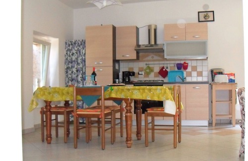 Albisano Apartment | Casa Silvia: Cozy Apartment for 4 in Torri del Benaco