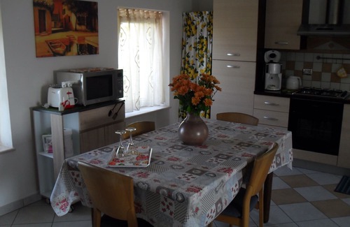 Albisano Apartment | Casa Silvia: Cozy Apartment for 4 in Torri del Benaco
