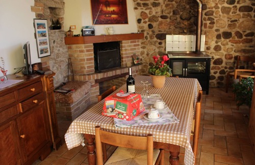 Albisano Apartment | Oceanfront Casa Silvia II: Guest Rated 10/10 Near Torri