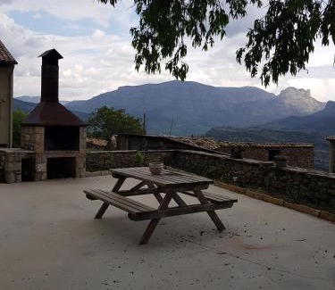 Roda de Isabena Apartment | Casa Simon 2: Guest Rated 9.5, Pet-Friendly & Family Friendly