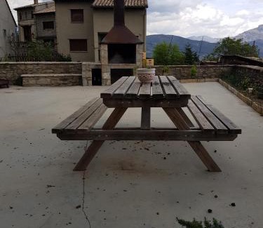 Roda de Isabena Apartment | Casa Simon 2: Guest Rated 9.5, Pet-Friendly & Family Friendly