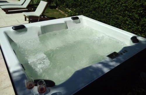 Villa General Belgrano House | Relax at Casa Simona Villa: 4-Star Poolside Oasis