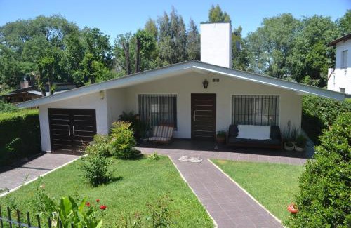 Villa General Belgrano House | Relax at Casa Simona Villa: 4-Star Poolside Oasis
