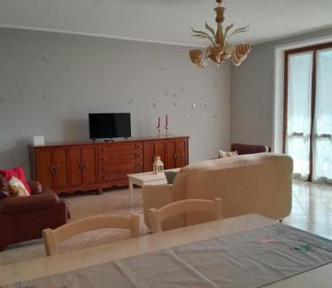 Crone House | Casa Simonetta: Family and Pet-Friendly Retreat Awaits