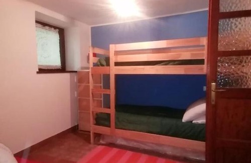 Rocca di Cambio Apartment | Charming Casa Singola in Villa - Pet & Child Friendly Stay