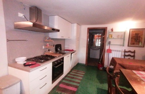 Rocca di Cambio Apartment | Charming Casa Singola in Villa - Pet & Child Friendly Stay