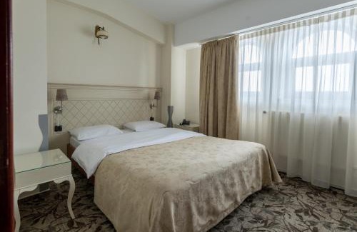 Bucharest House | Welcoming Casa Siqua: Top-Rated Stay with Breakfast Included