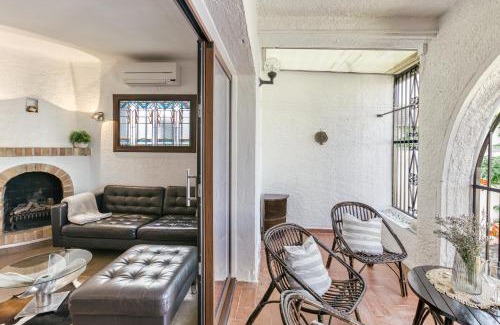 Empuriabrava House | Discover Casa Sirena: Family and Pet-Friendly Retreat