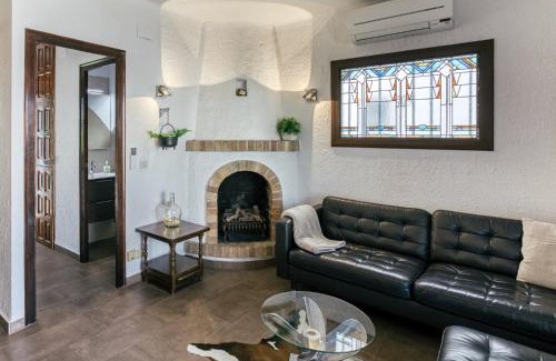 Empuriabrava House | Discover Casa Sirena: Family and Pet-Friendly Retreat