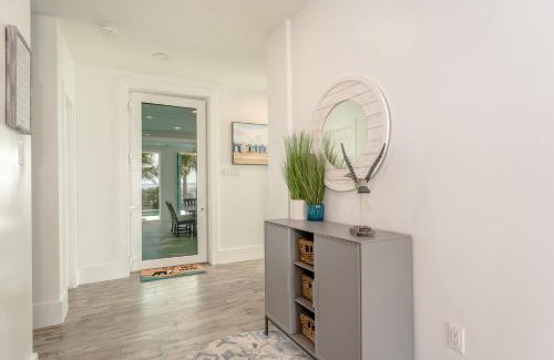The Shores House | Casa Sirena - Private Bayside Retreat with Pool