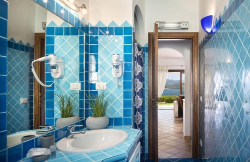 La Conia House | Inviting Casa Smeraldo: Family-Friendly Getaway with 9/10 Rating