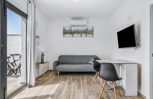 Conil de la Frontera Apartment | Discover Casa Sofia: Pet-Friendly Retreat with Pool Access
