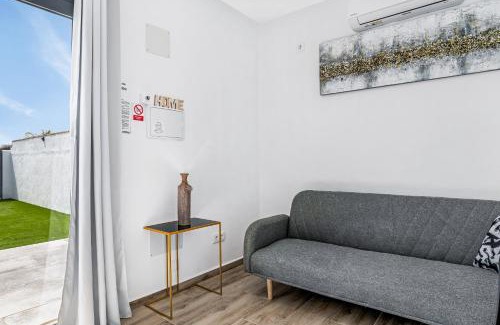 Conil de la Frontera Apartment | Discover Casa Sofia: Pet-Friendly Retreat with Pool Access