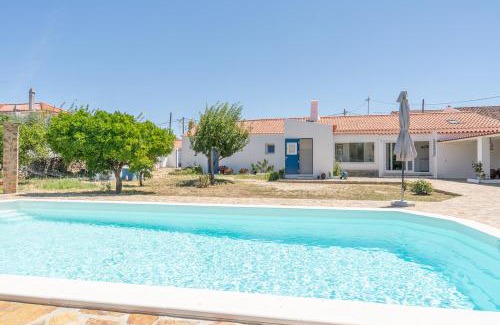 Reguengos de Monsaraz Villa | Casa Sofia: Oceanfront Serenity with 10/10 Guest Ratings