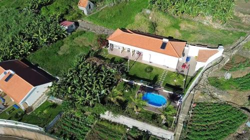 Arco da Calheta House | Discover Casa Sol e Vista: 4-Star Retreat with Pool & Family Amenities