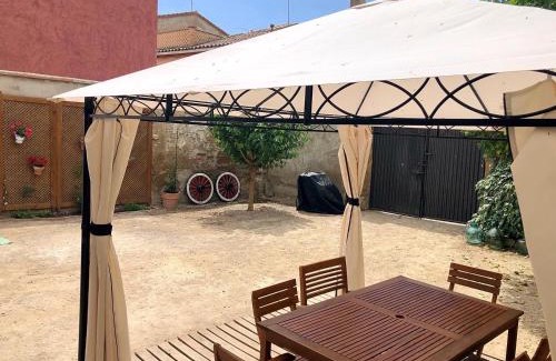 Lupinen-Ortilla House | Incredible Casa Solariega: Pet-Friendly & Child-Centric Stay