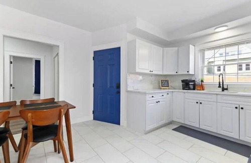 East Rock House | Casa Soleada: Family-Friendly Stay Near DT & Yale SOM