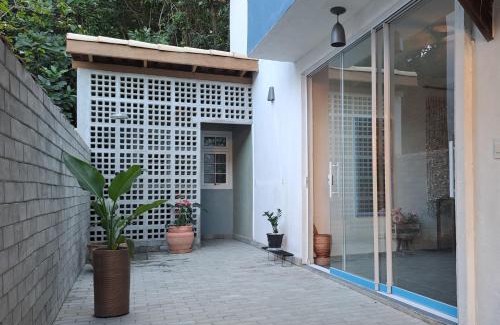 Camburi House | Serene Casa Amid Nature with Ocean View & Pool Access