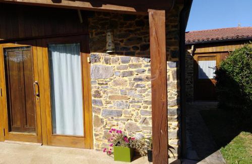 Outeiro Apartment | Discover Casa Souto De Abajo: Pet-Friendly Getaway Awaits