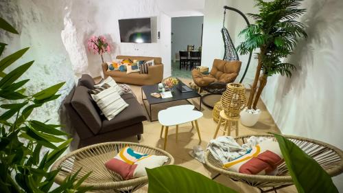 Alcala del Jucar House | Relaxing Getaway at Casa Rural El Jacuzzi with Hot Tub