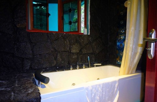 San Rafael de Heredia House | Relax at Casa Spa Room with Tub, Pool and Turkish Bath