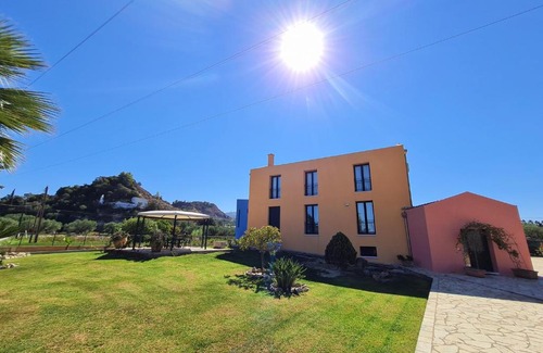 Zakynthos House | Explore Casa Spannika with Pool and Gym Amenities