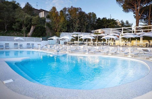 Schiazzano House | Casa Spirea B: Peaceful Apartment with Pool & Free Wi-Fi