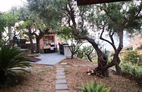 Gioiosa Marea Apartment | Monolocale Casa Spisidda with Ocean View in Panarea
