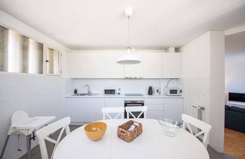 Aguda House | Casa Sra Nazaré: Steps from the Beach with Spa & Breakfast