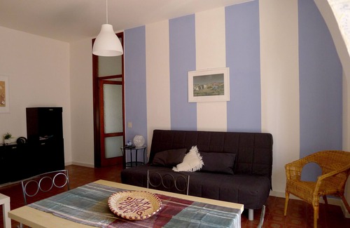 Igea Marina Apartment | Oceanfront Casa Stefania: Exceptional 9.6/10 & Pet Friendly