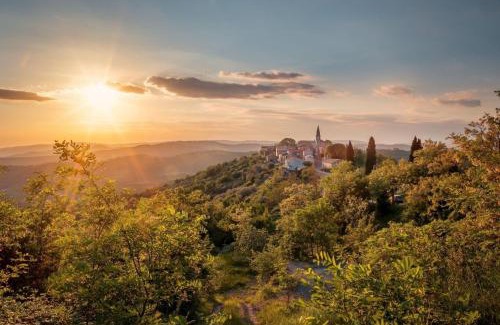 Draguc House | Discover Casa Stella: Family-Friendly 4-Star Retreat