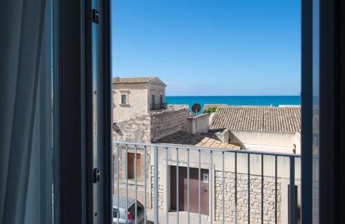 Donnalucata House | Cozy Casa Stella: Family-Friendly 4-Star Retreat