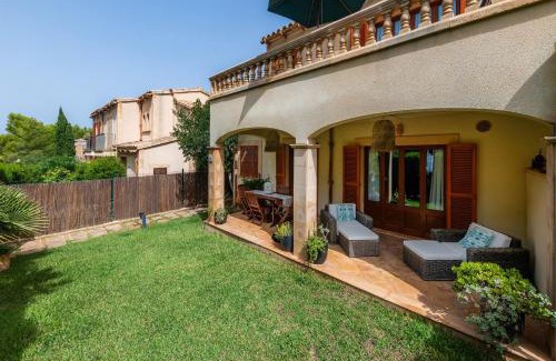 Betlem de Marina House | Elegant Casa Stevens: Family-Friendly with a Relaxing Pool
