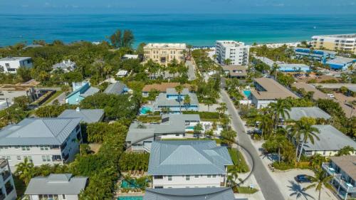 Siesta Key House | Discover Casa Stolida - 4-Star Stay with Pool & Family Fun