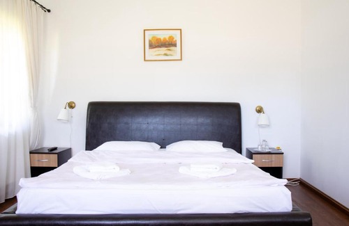 Partestii de Sus House | Family-Friendly Stay at Casa Strabunicului - Rated 9/10