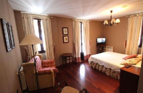 Navia de Suarna Hotel | Child-Friendly Getaway at Casa Suarna with Hot Tub