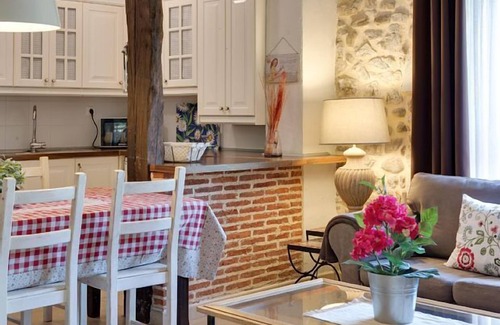 Liendo Cottage | Casa Suca: Garden Retreat with Ocean Views and Spa Amenities