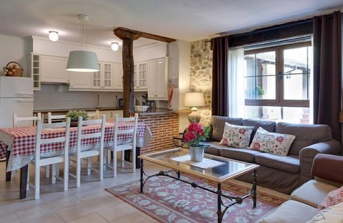 Liendo Cottage | Casa Suca: Garden Retreat with Ocean Views and Spa Amenities