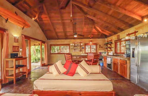 Paradise Bay House | Beachfront Oasis: Ocean View Home with Infinity Pool