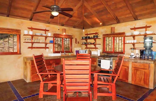 Paradise Bay House | Beachfront Oasis: Ocean View Home with Infinity Pool