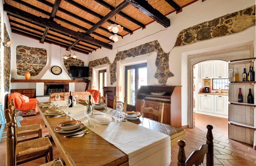 Dorgali House | Relax at Casa sul Lago: Breathtaking Views & Garden Retreat