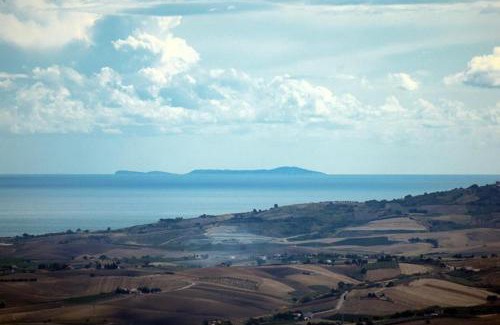 Lentella House | Experience Casa sull'Albero: A Guest-Rated 10/10 Retreat